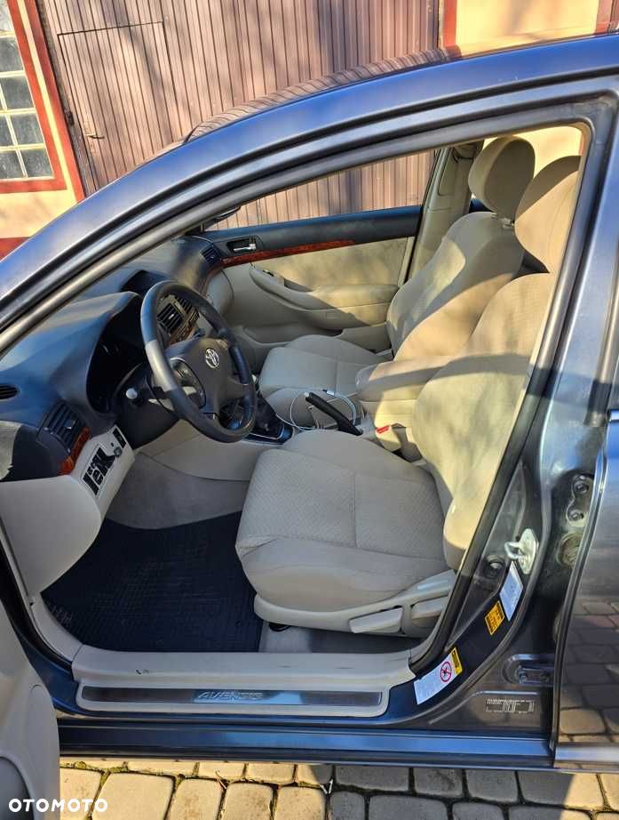 Toyota Avensis - 5