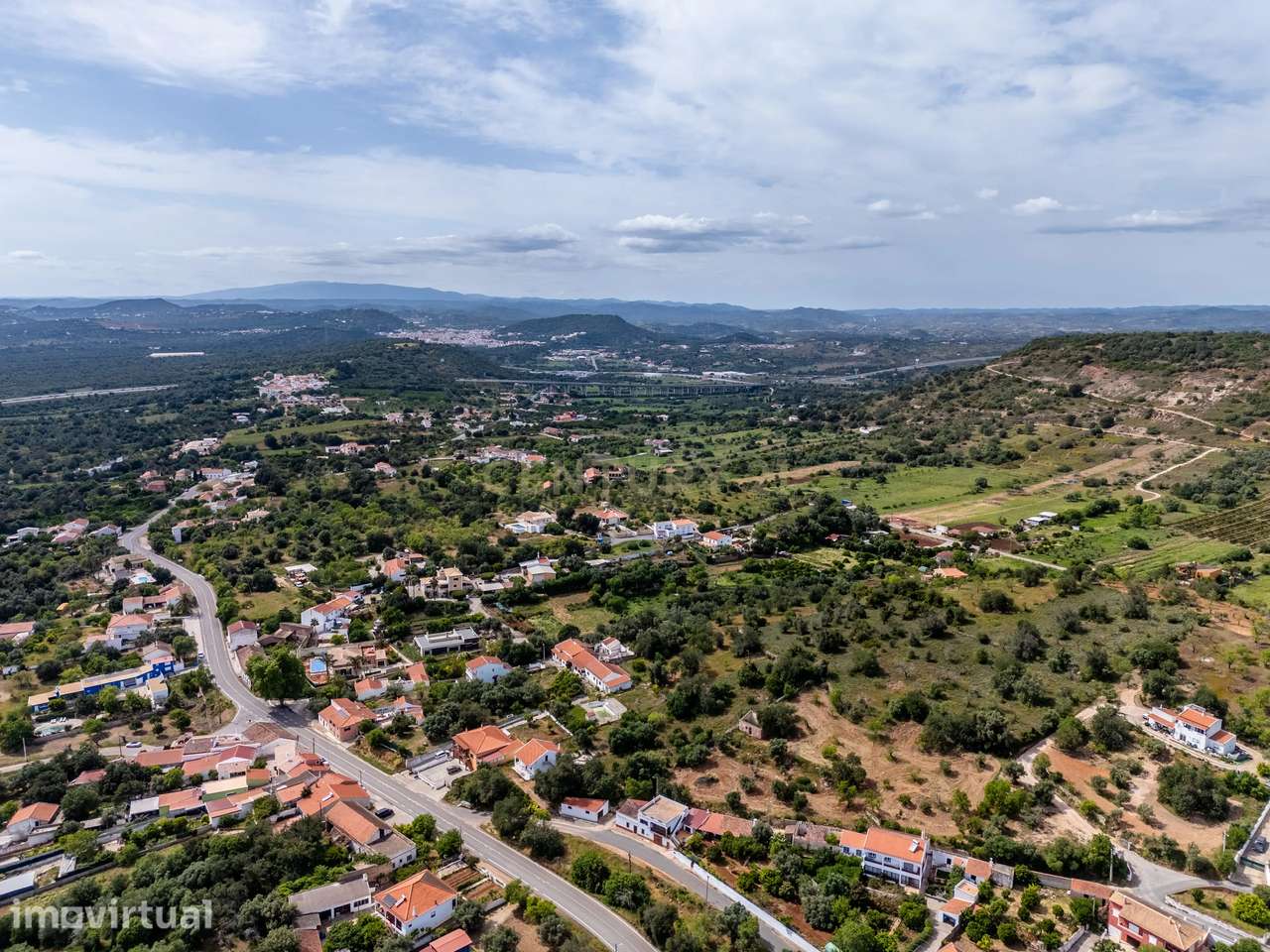 Terreno de 2.680 m² com Viabilidade para Moradia Unifamiliar com Pisci - Grande imagem: 4/17