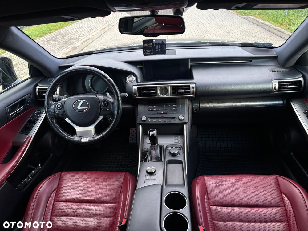 Lexus IS - 12
