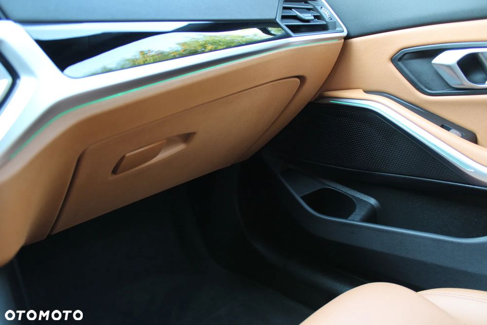 BMW Seria 3 320i xDrive Sport Line - 34
