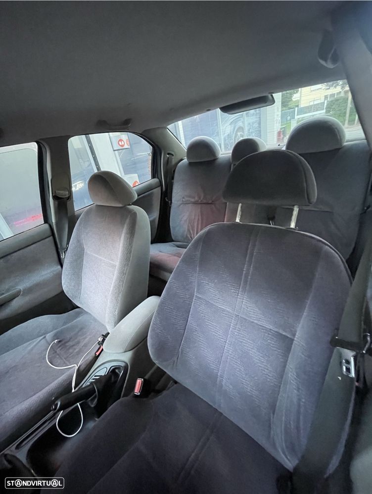 Ford Mondeo 1.6i 16V Ghia - 3