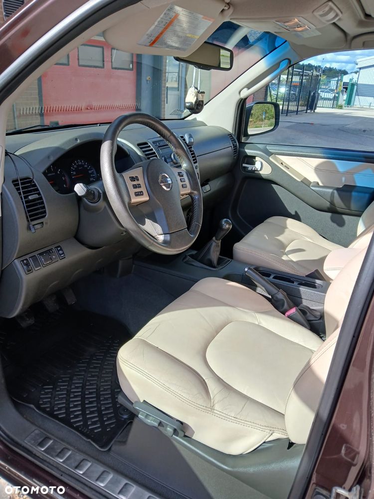 Nissan Navara 2.5 D Platinum - 10