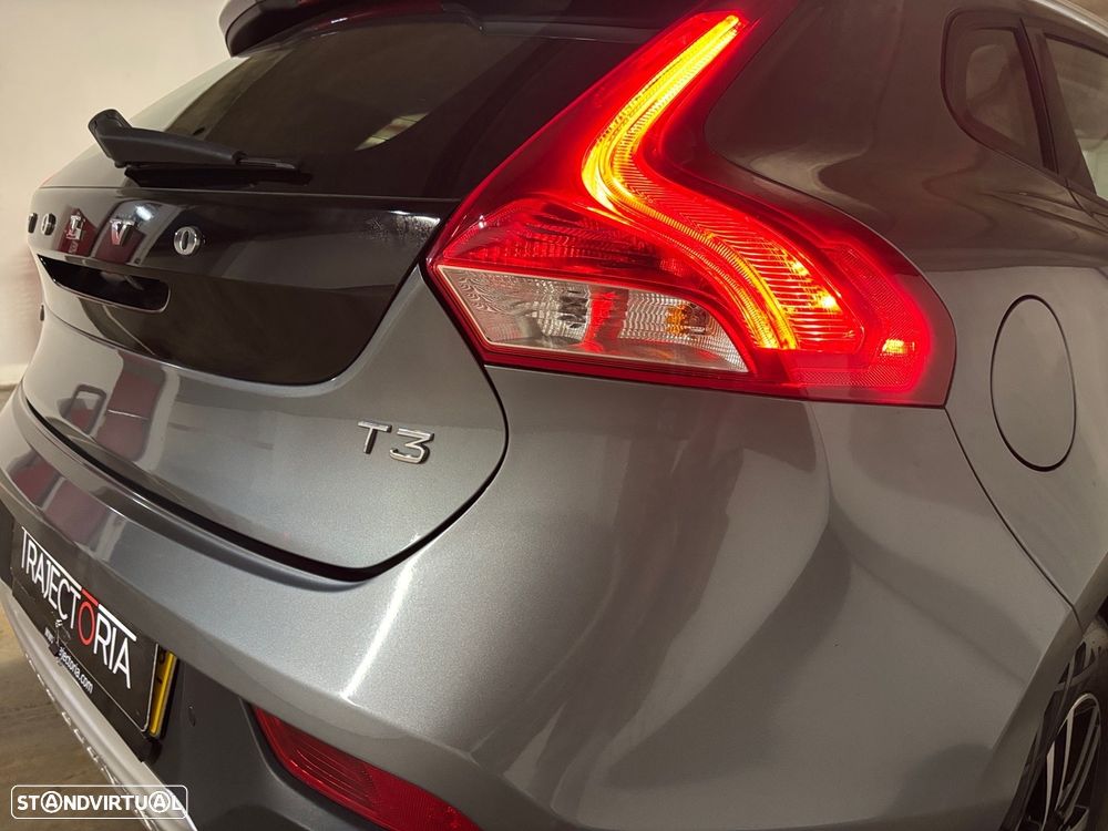 Volvo V40 Cross Country 1.5 T3 Geartronic - 14