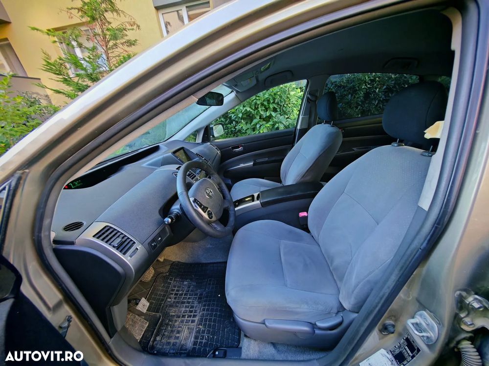 Toyota Prius - 14