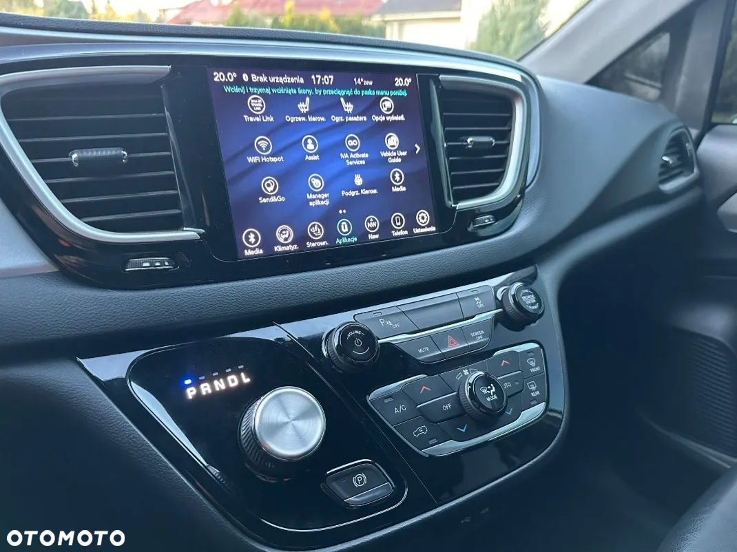Chrysler Pacifica - 25