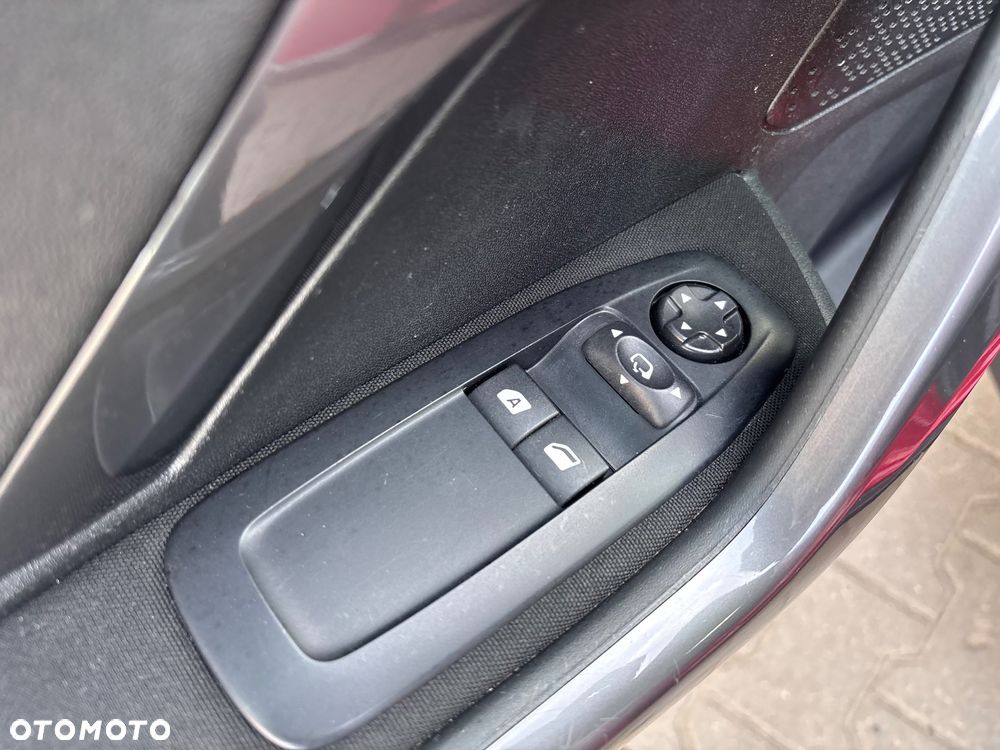 Peugeot 2008 1.2 Pure Tech Allure S&S - 33