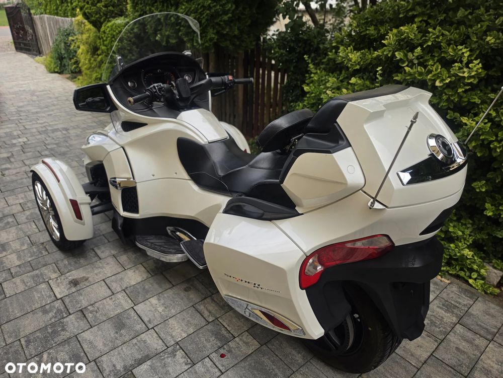 Can-Am Spyder - 22