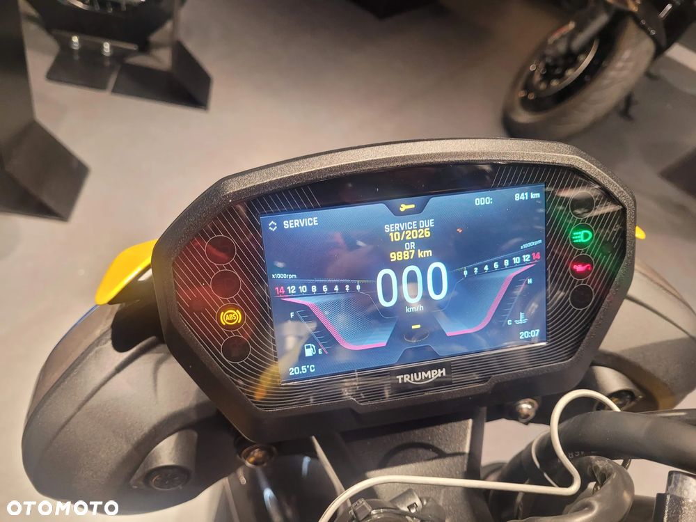 Triumph Street Triple - 10