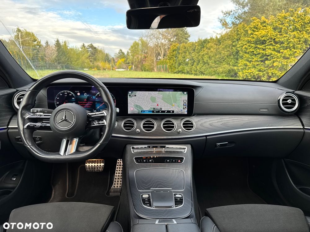 Mercedes-Benz Klasa E 200 4-Matic AMG - 32