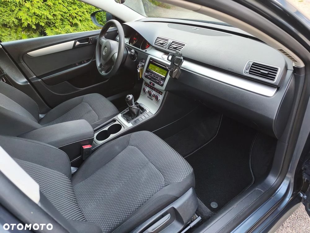 Volkswagen Passat - 17