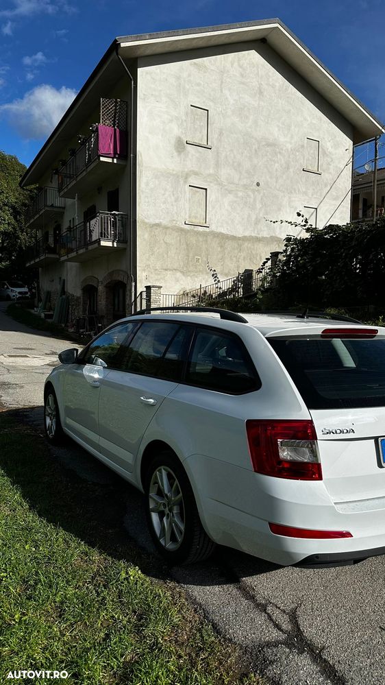 Skoda Octavia 1.6 TDI DSG Ambition - 6