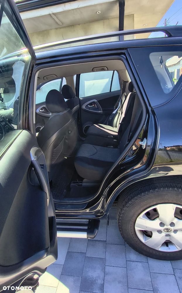 Toyota RAV4 - 6