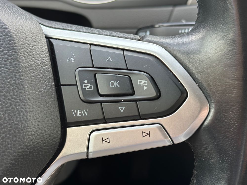 Volkswagen Passat - 11