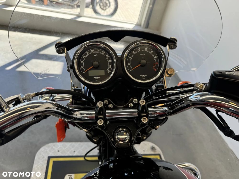 Triumph Bonneville - 32