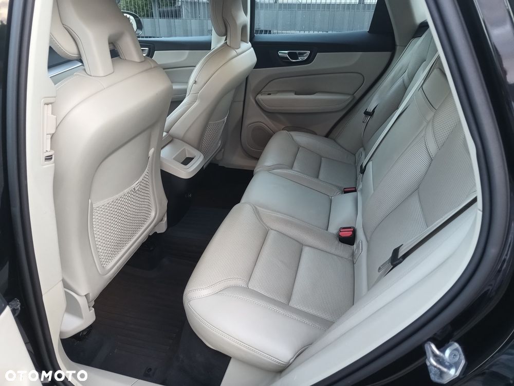 Volvo XC 60 T5 AWD Momentum Pro - 10