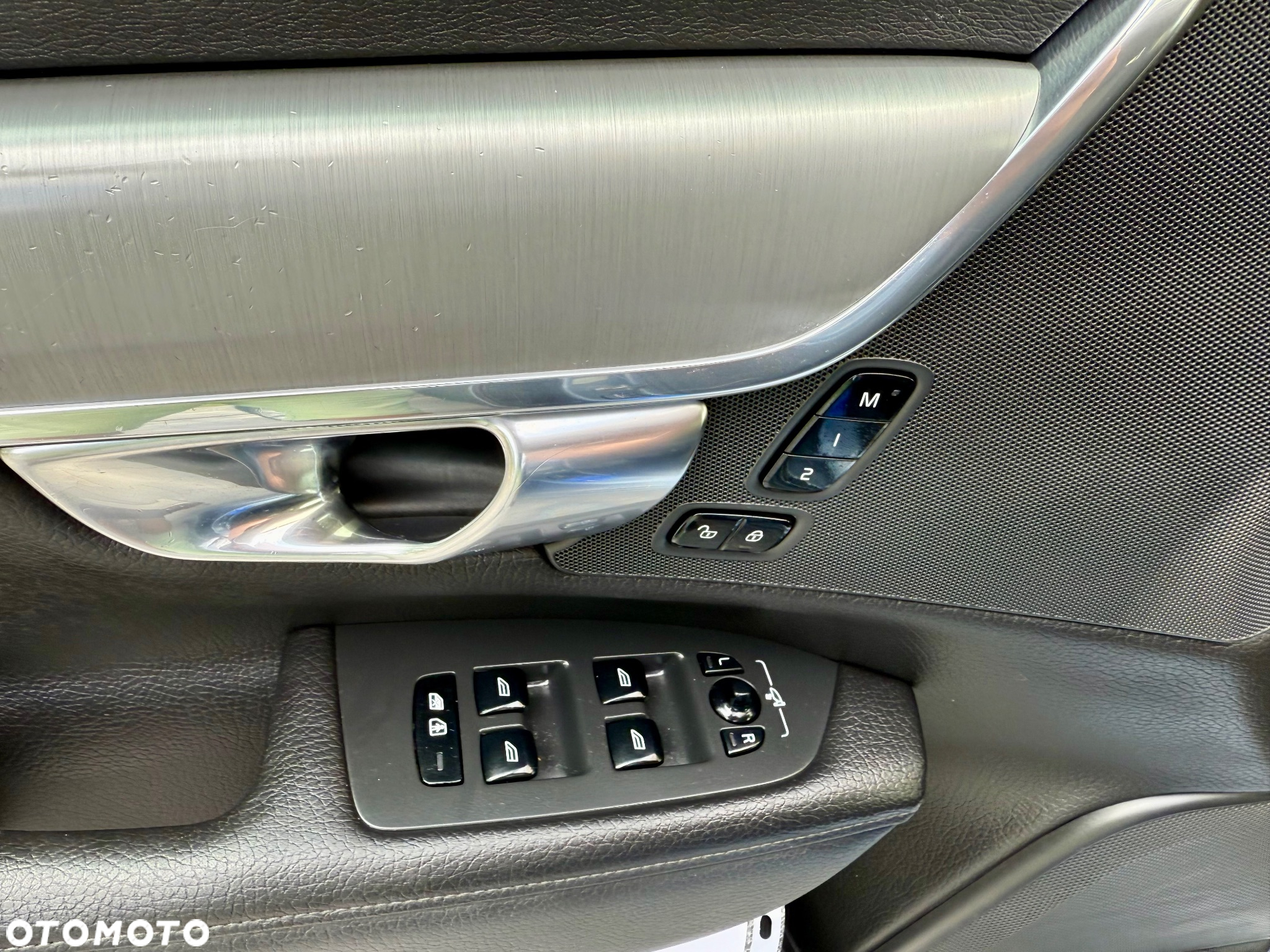 Volvo V90 D4 AWD Momentum - 33