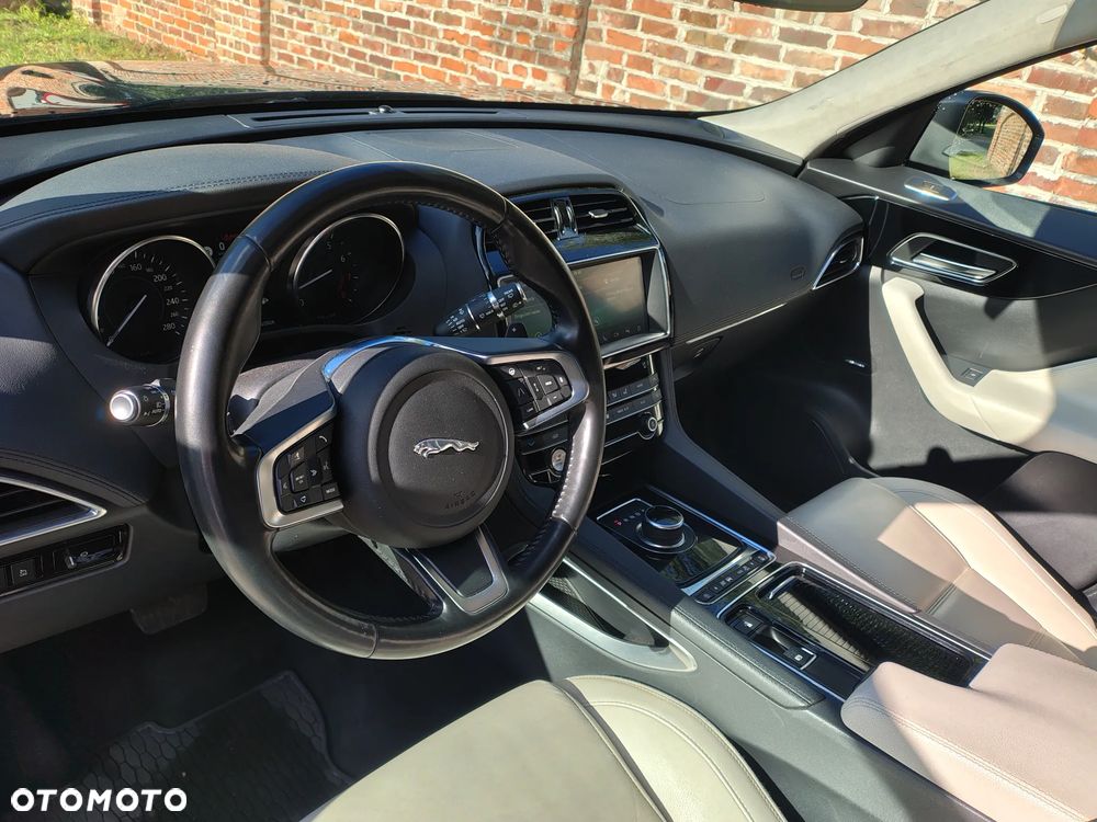 Jaguar F-Pace 2.0 i4P AWD Prestige - 6