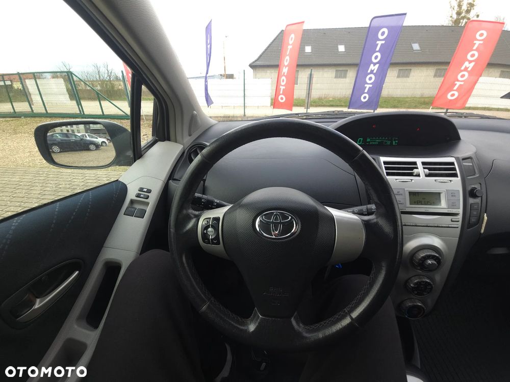 Toyota Yaris 1.3 Sol MM - 28