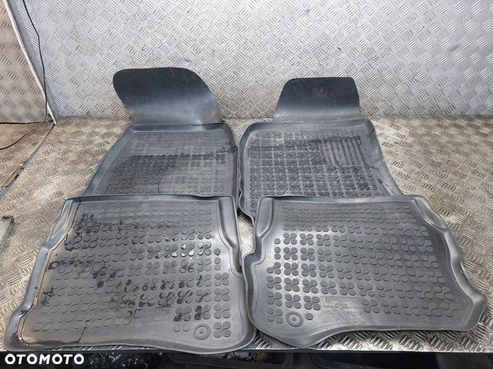 DYWANIKI KOMPLET VOLKSWAGEN PASSAT B5 REZAW PLAST - 1