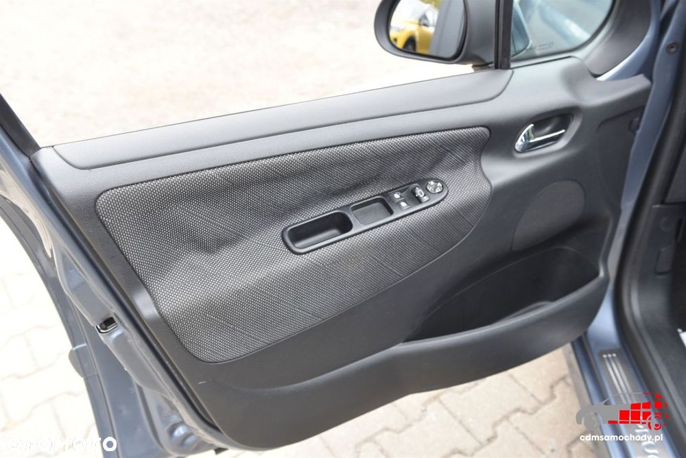 Peugeot 207 - 13