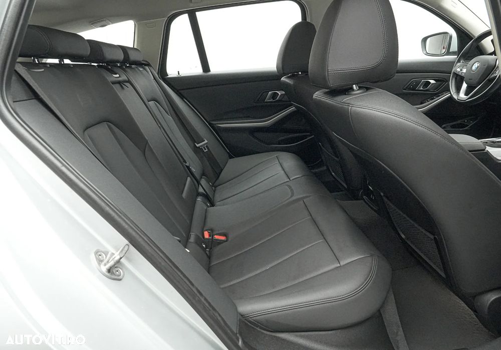 BMW Seria 3 320e Aut. Luxury Line - 17