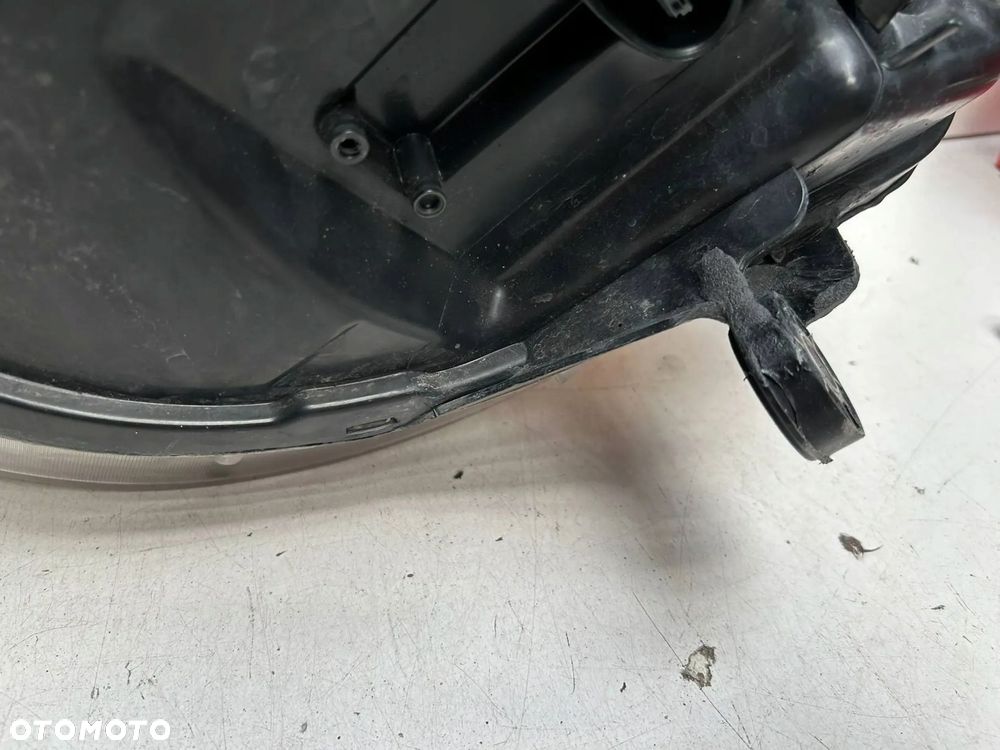 Reflektor prawy Chrysler Grand Voyager V 2013 - 5