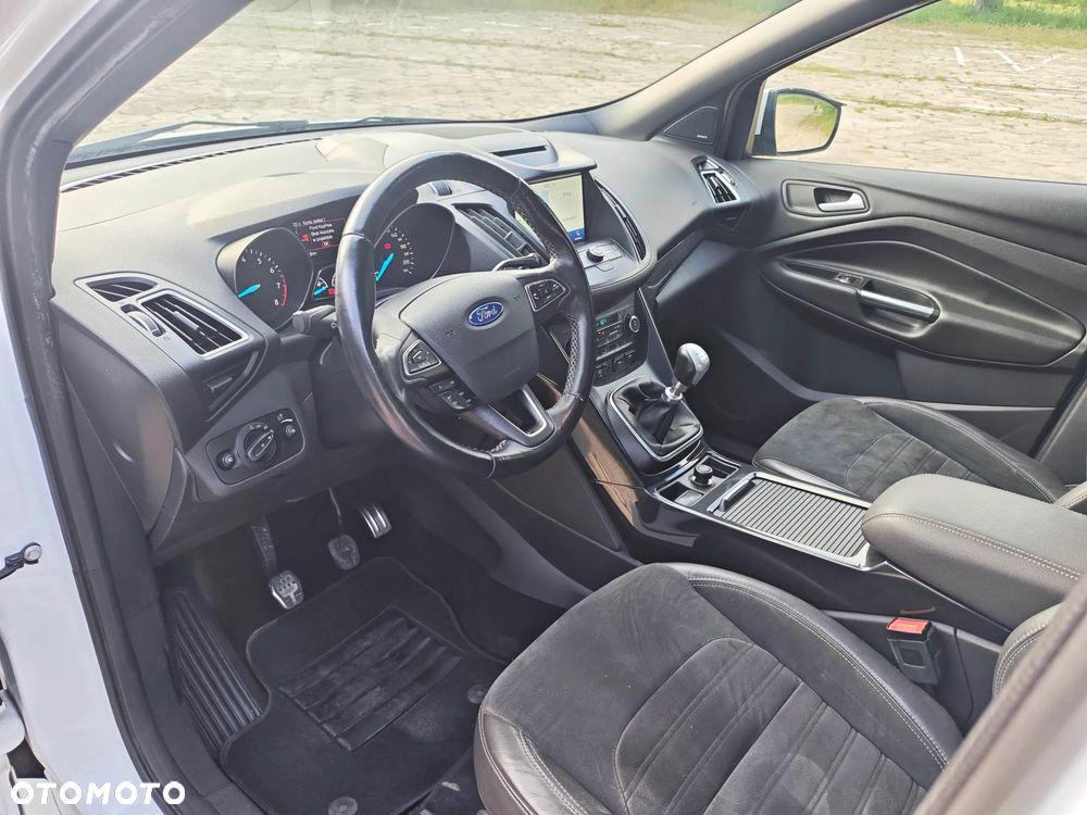 Ford Kuga - 26