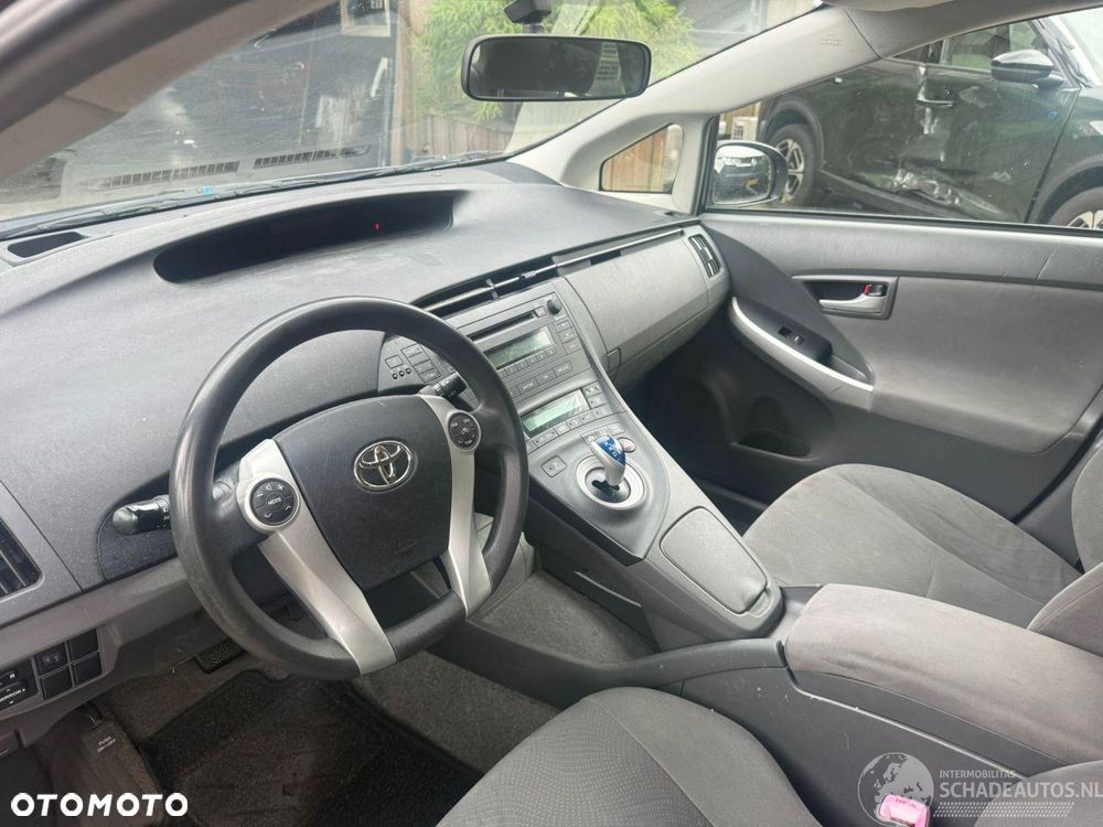 Toyota Prius (Hybrid) Executive - 16