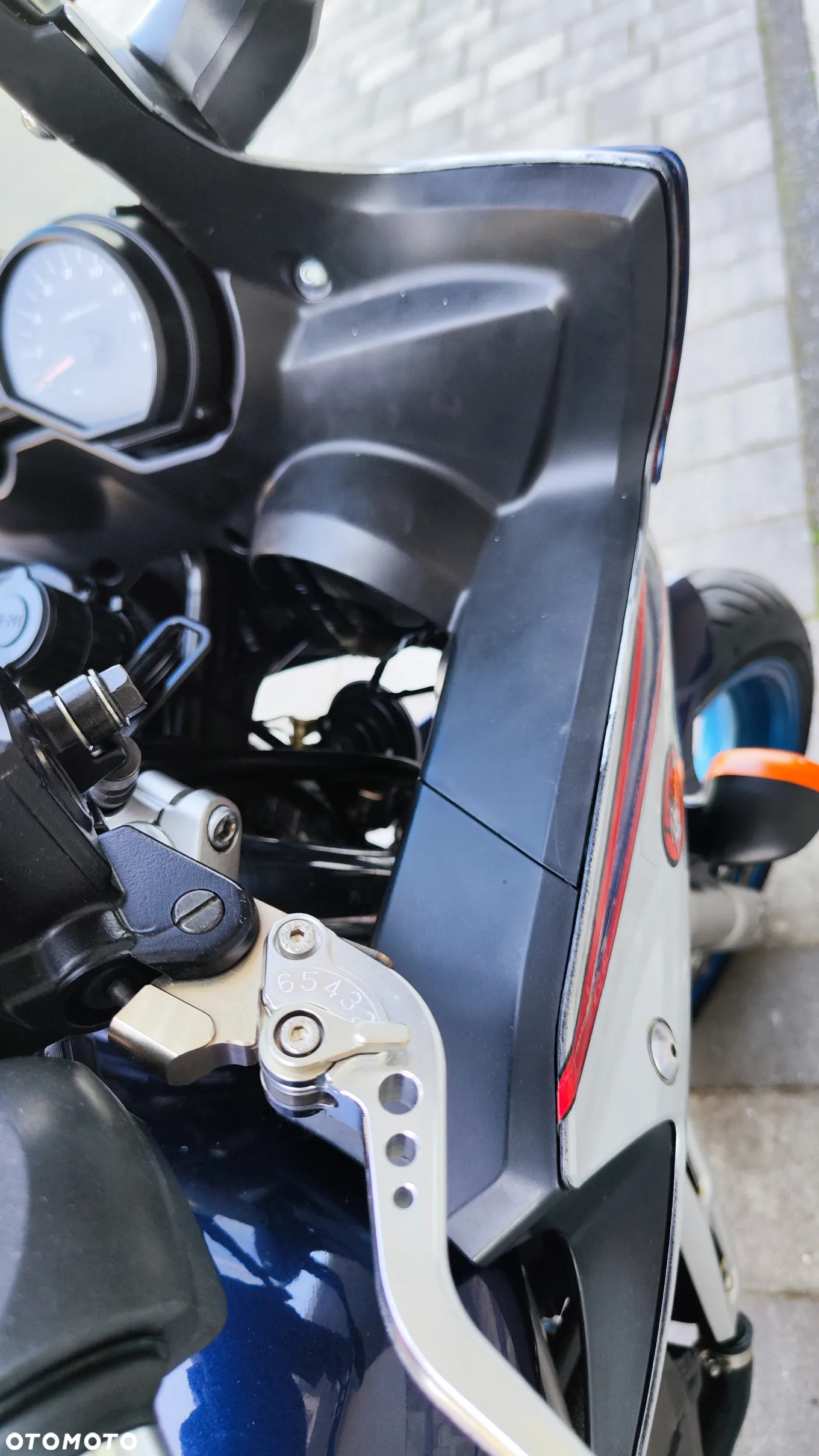 Yamaha FZS - 27