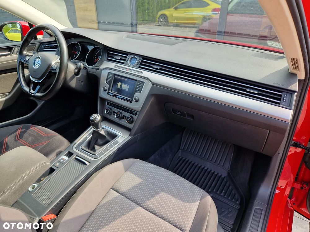 Volkswagen Passat 1.6 TDI (BlueMotion Technology) Trendline - 17