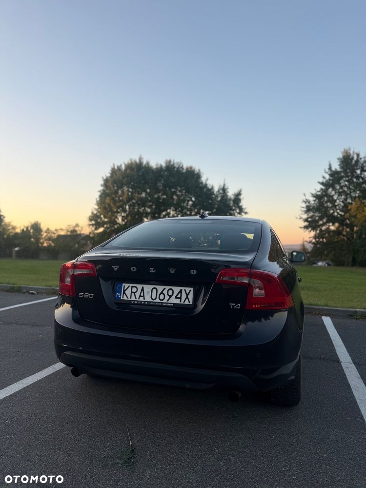 Volvo S60 T4 Momentum - 10