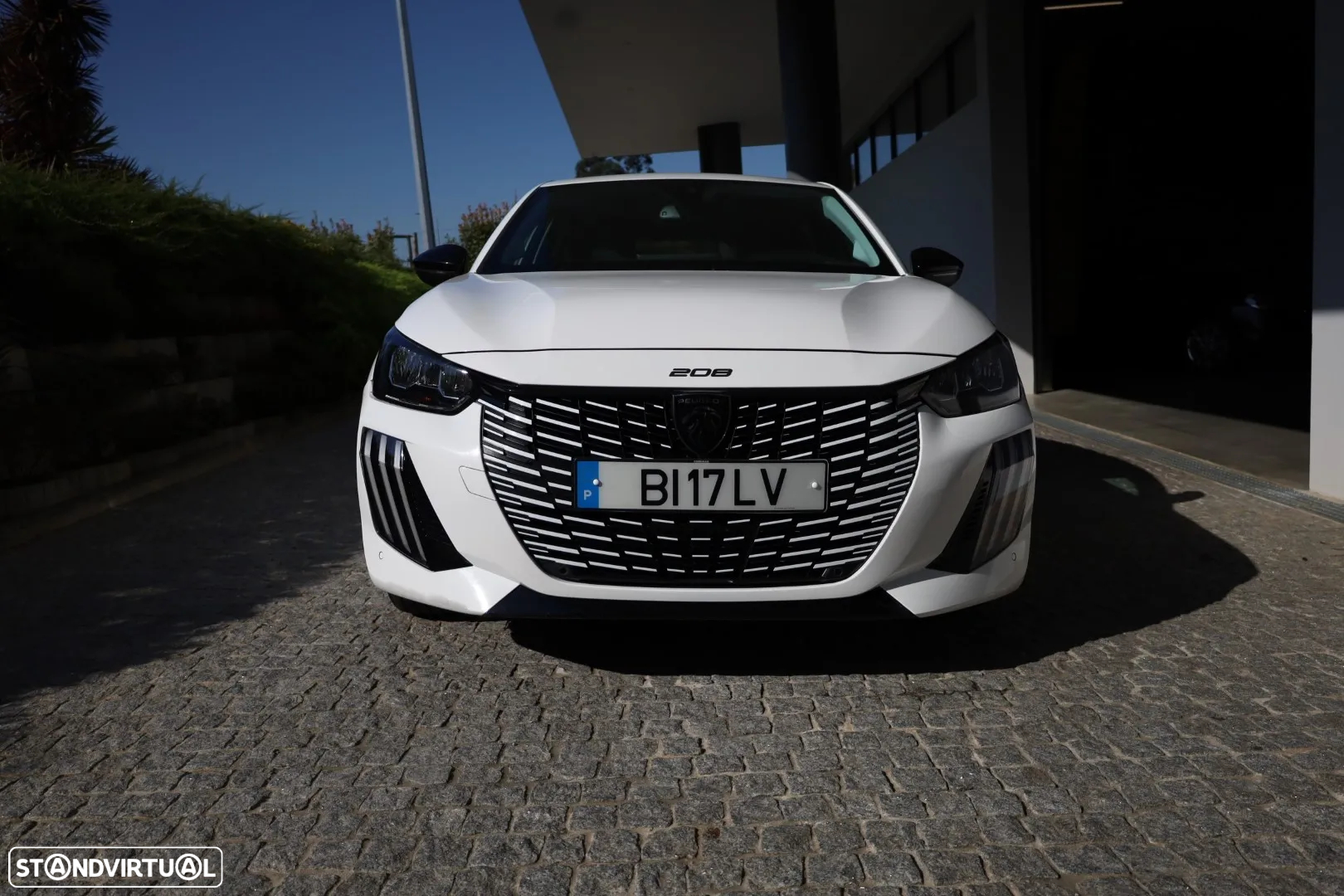 Peugeot 208 1.2 Hybrid Allure e-DCS6 - 11