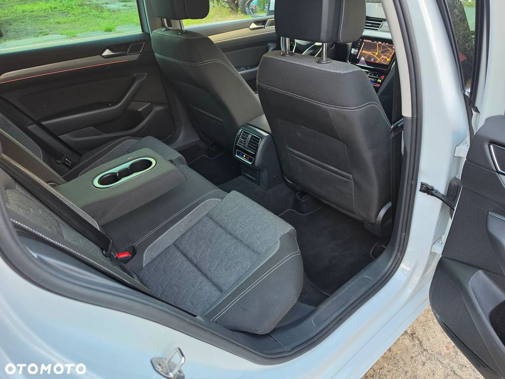 Volkswagen Passat 2.0 TDI SCR Style DSG - 16