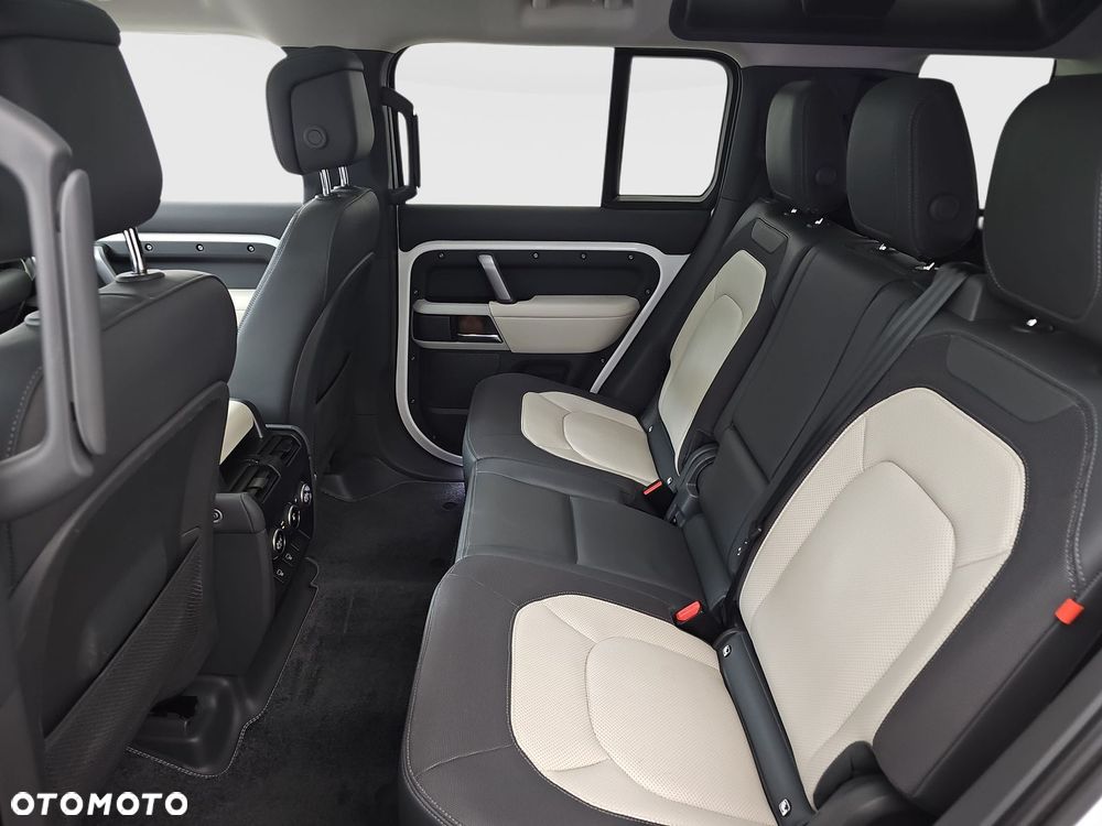 Land Rover Defender 3.0 D300 mHEV X-Dynamic HSE - 17