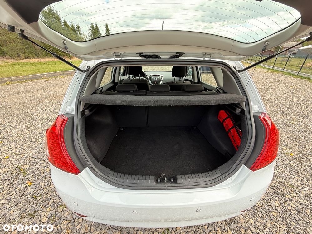 Kia Ceed - 11