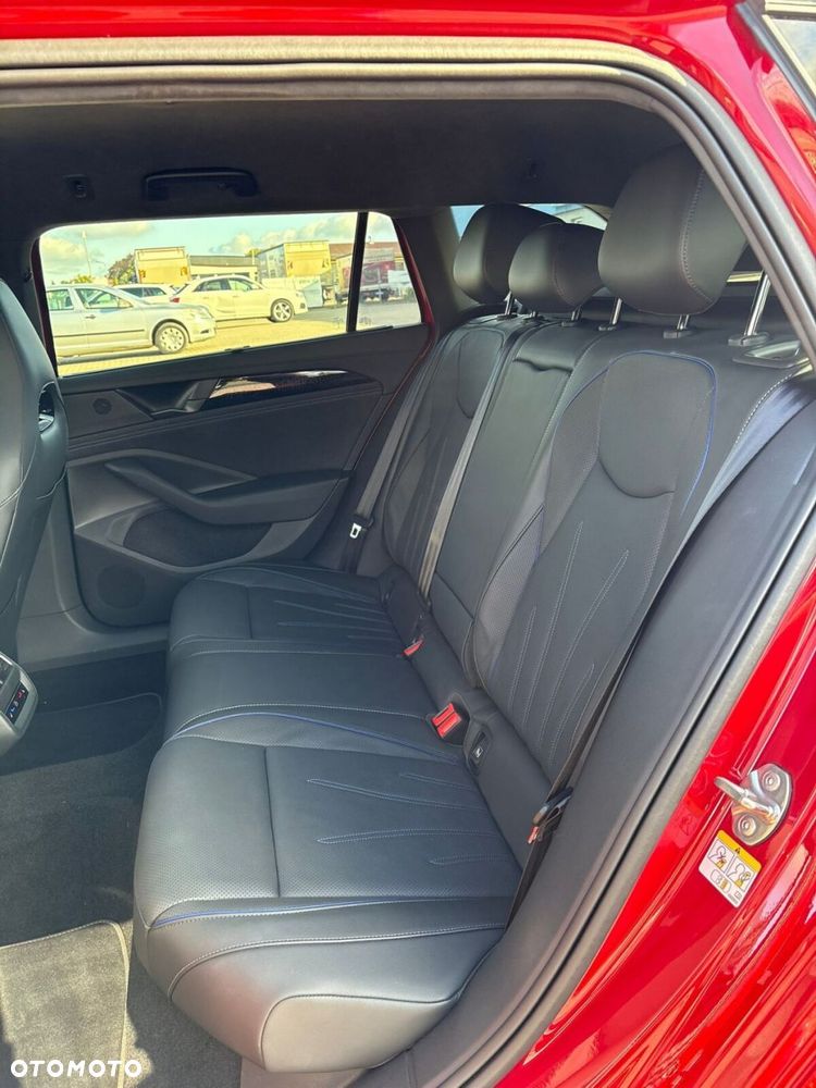 Volkswagen Passat - 34
