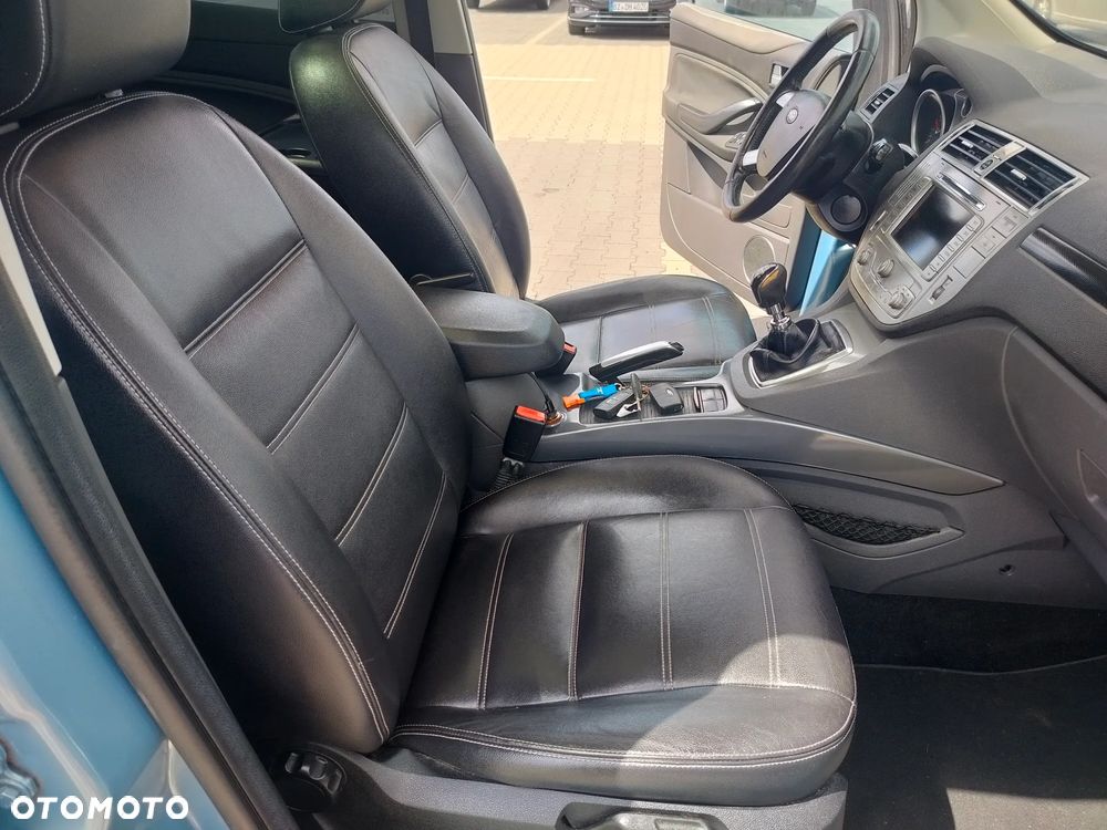 Ford Kuga 2.5 4x4 Titanium - 34