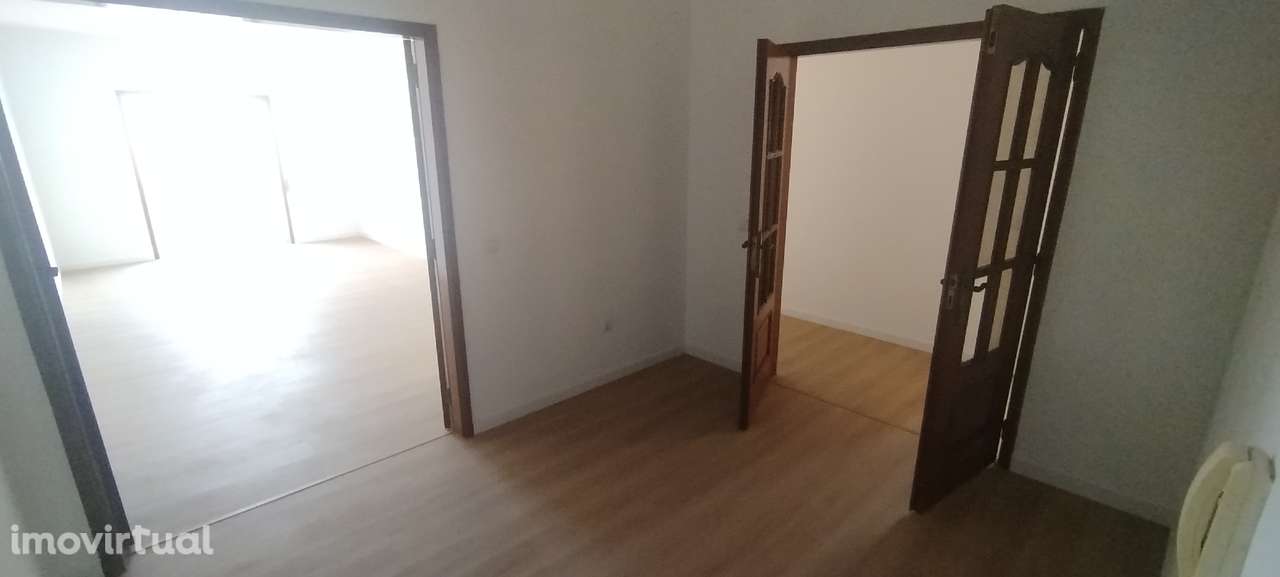 T2 com garagem, varanda e jardim em Raimonda - Grande imagem: 4/10