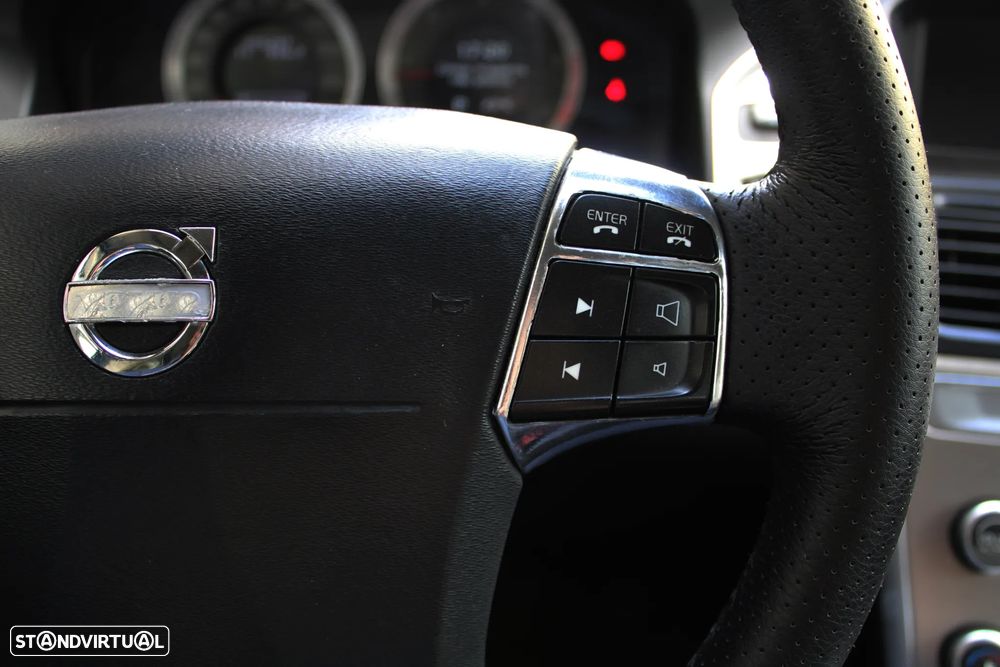 Volvo XC 60 D5 Momentum Geartronic - 37