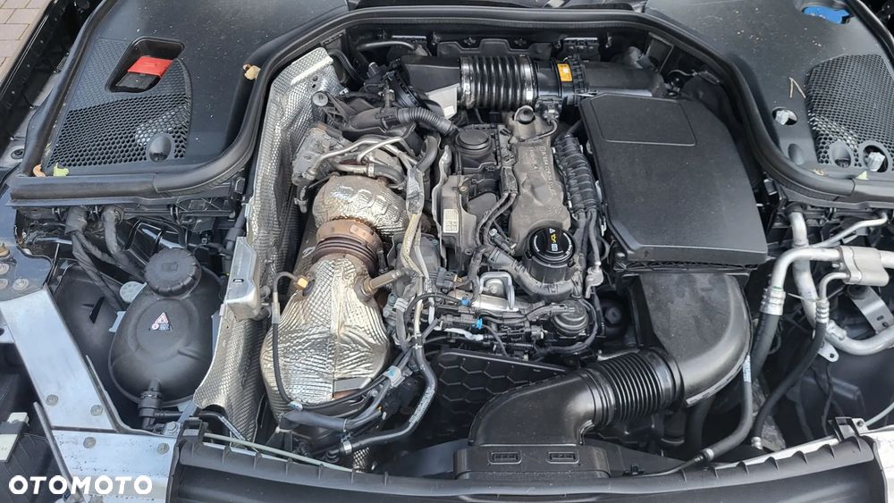 Mercedes-Benz Klasa E 220 d 4-Matic AMG - 22