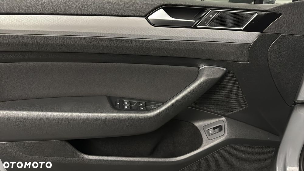 Volkswagen Passat Variant 2.0 TDI EVO Business DSG - 11