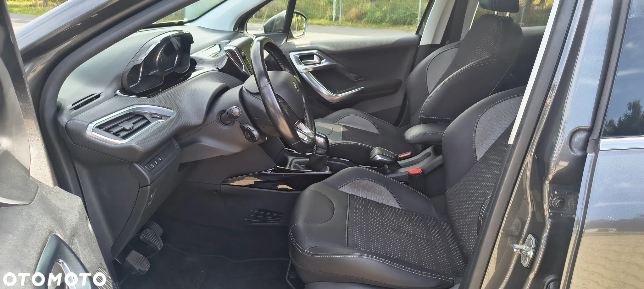 Peugeot 2008 1.2 Pure Tech Allure S&S - 9