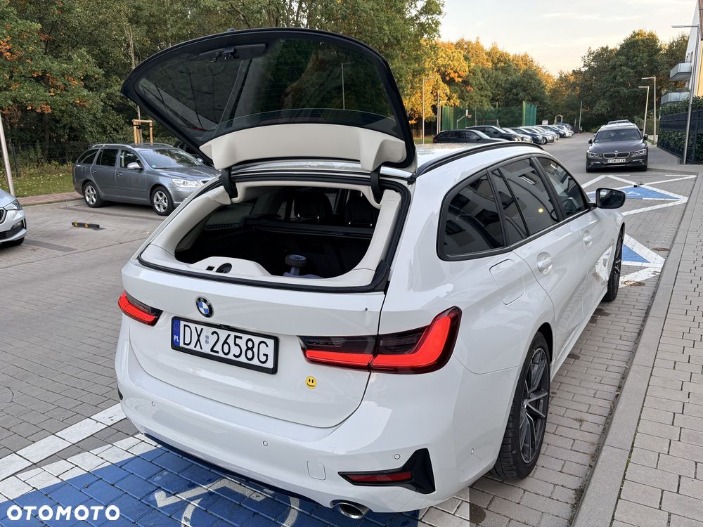 BMW Seria 3 2020 photo 2