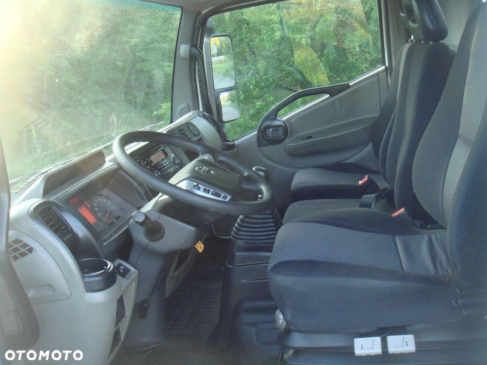 Nissan NT 500 - 12