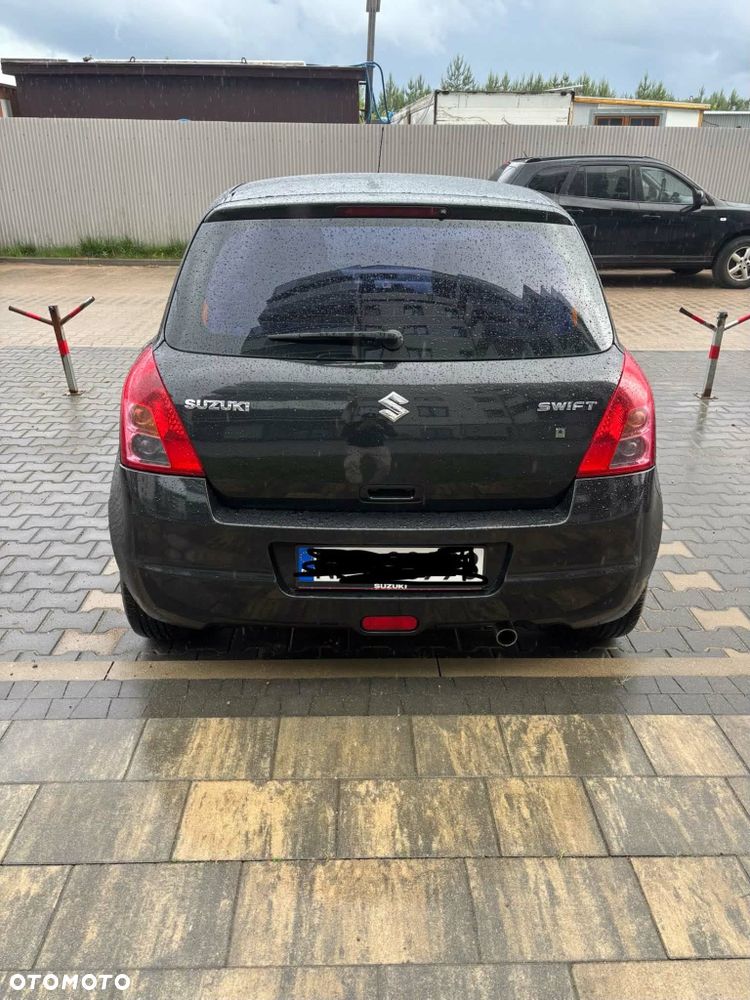 Suzuki Swift - 1