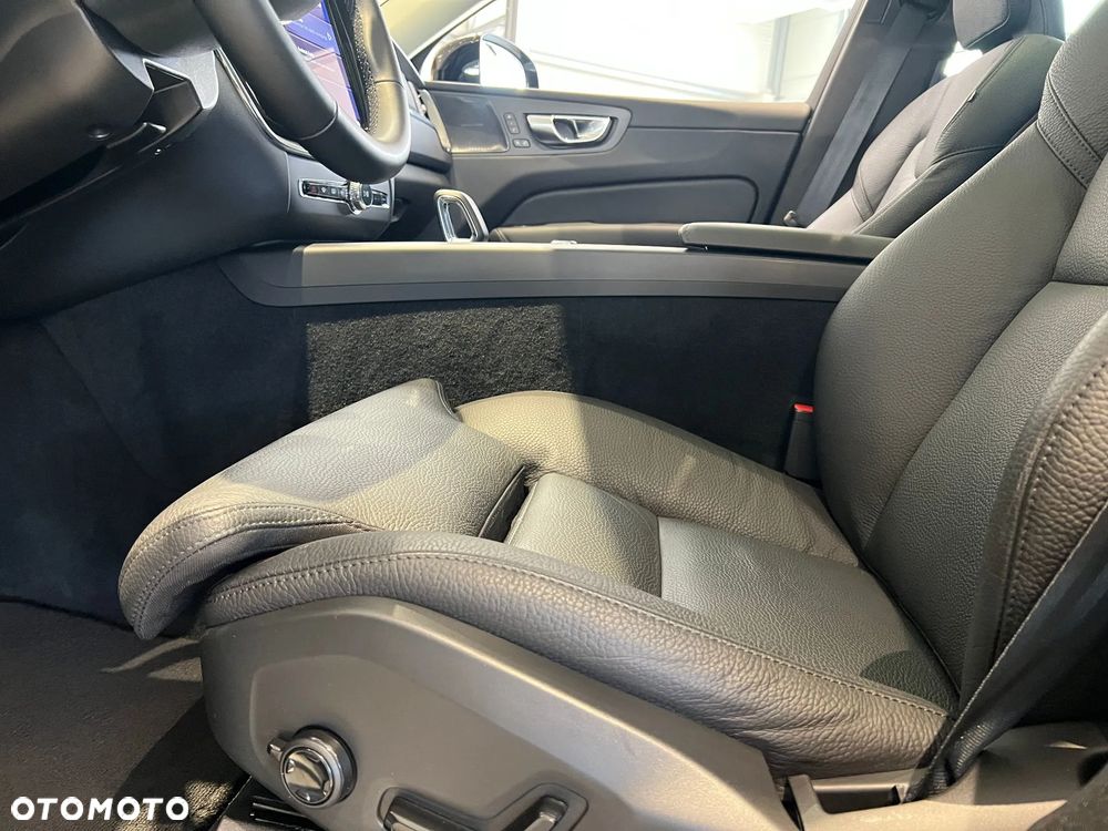 Volvo XC 60 B5 B AWD Plus Black Edition - 27