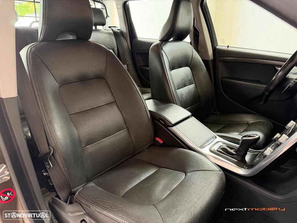 Volvo XC 70 2.0 D4 Summum Geartronic - 16