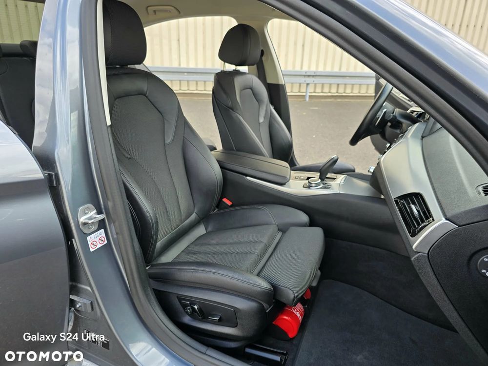 BMW Seria 5 530i xDrive Luxury Line sport - 36