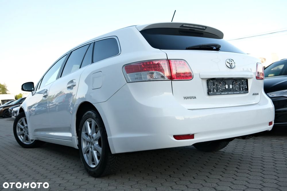 Toyota Avensis 1.8 Luna - 14