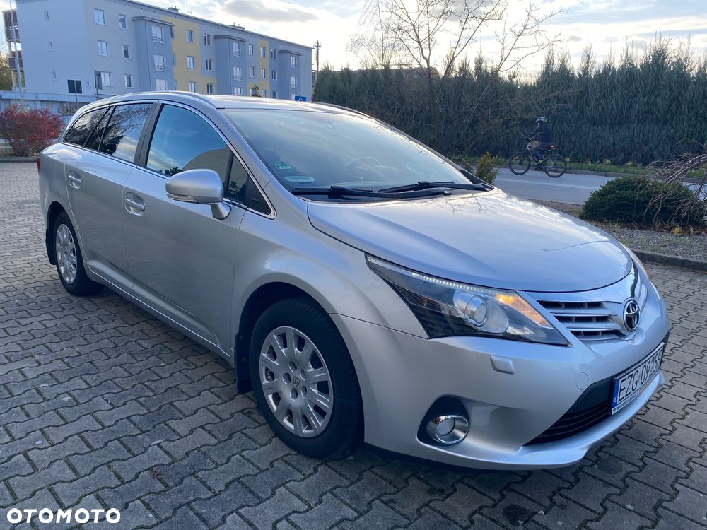 Toyota Avensis 1.8 Sol plus NAVI - 14